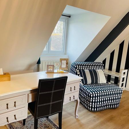 Bed and Breakfast Manoir De La Houlette Saint-Pierre-du-Vauvray Exterior foto